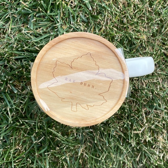 New Rae Dunn “Thankful” Mug w/ Wood Maple Leaf Lid - Picture 2 of 3